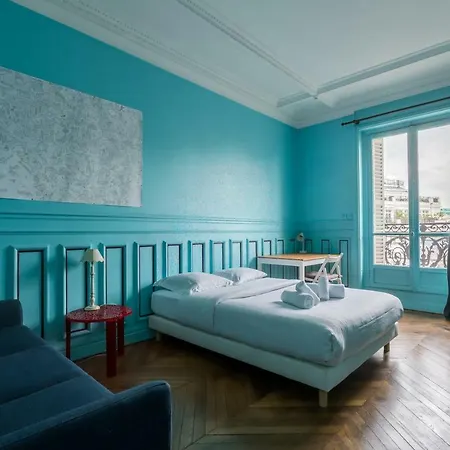 Veeve - Balcony Views To The Eiffel Tower *