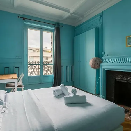 Veeve - Balcony Views To The Eiffel Tower *